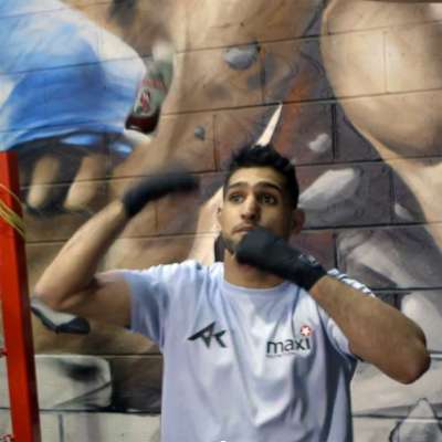 Amir Khan boxing trick with milk bottle