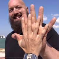 The Big Show's hand is more than twice as big as that of a normal adult man